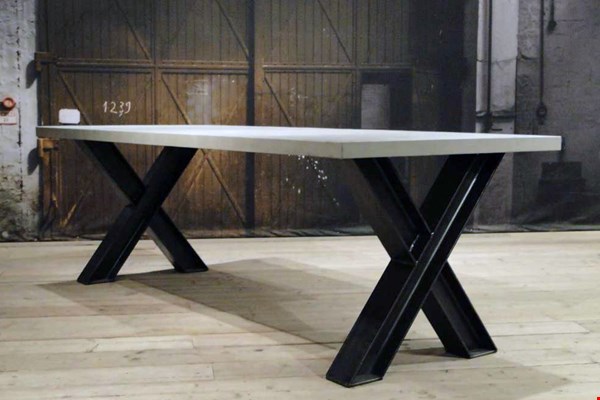 Loodzwaar maar prachtig: een tafel van beton Loodzwaar maar prachtig: een tafel van beton
